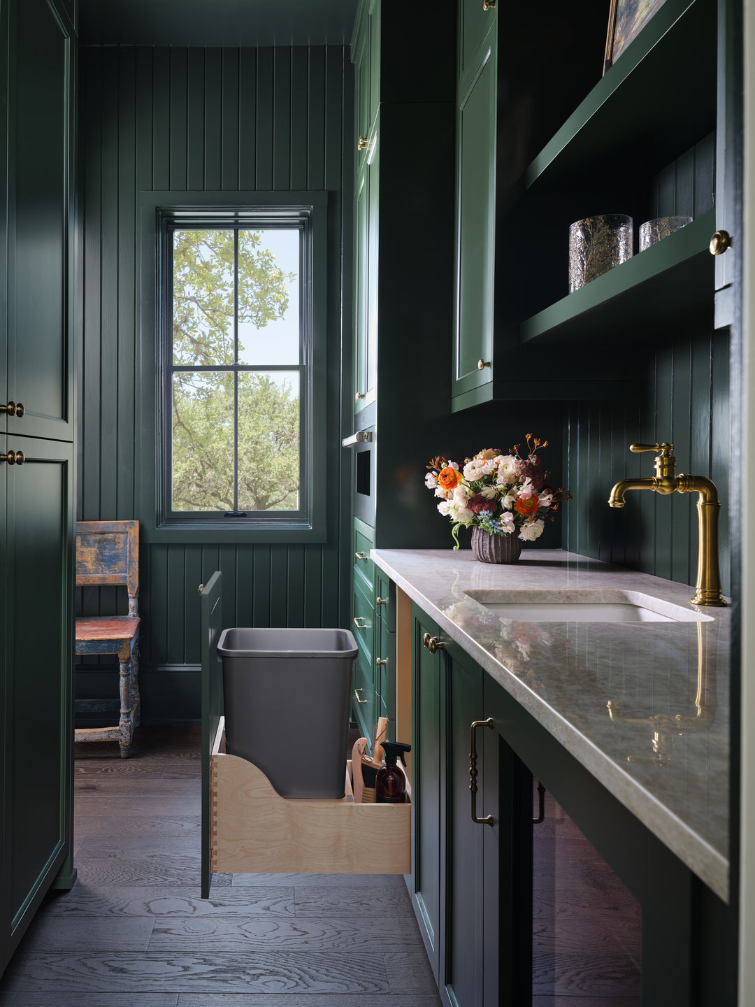 Rev-A-Shelf Single Pullout Trash Can 35 qt. w/ Soft-close Slides, 4WCSC-1535DM-1