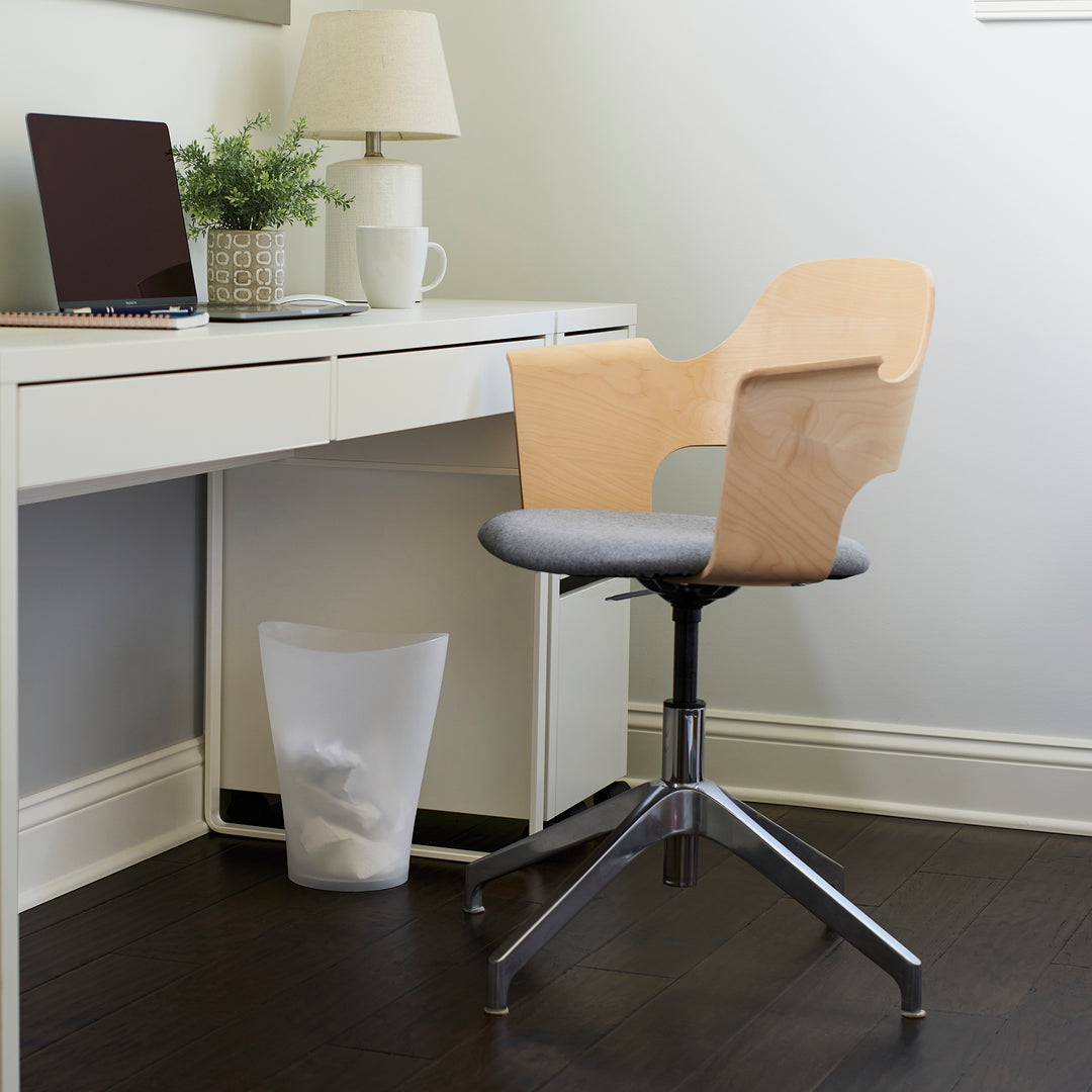 Rubbermaid Spa Works Compact 9Qt Indoor Vanity Trash Container, White (Used)