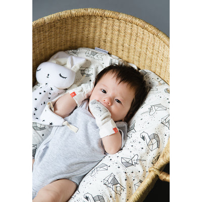 Goumikids Organic Stay On No Scratch Baby Infant Mitts, 0-3M Faces in the Stars - VMInnovations