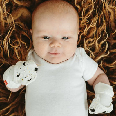 Goumikids Soft Organic Stay On No Scratch Baby Infant Mitts, 0-3M Many Moons - VMInnovations