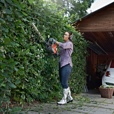 Husqvarna 122HD60 23" 22cc 2 Cycle Gas-Dual Hedge Clipper/Trimmer (For Parts)