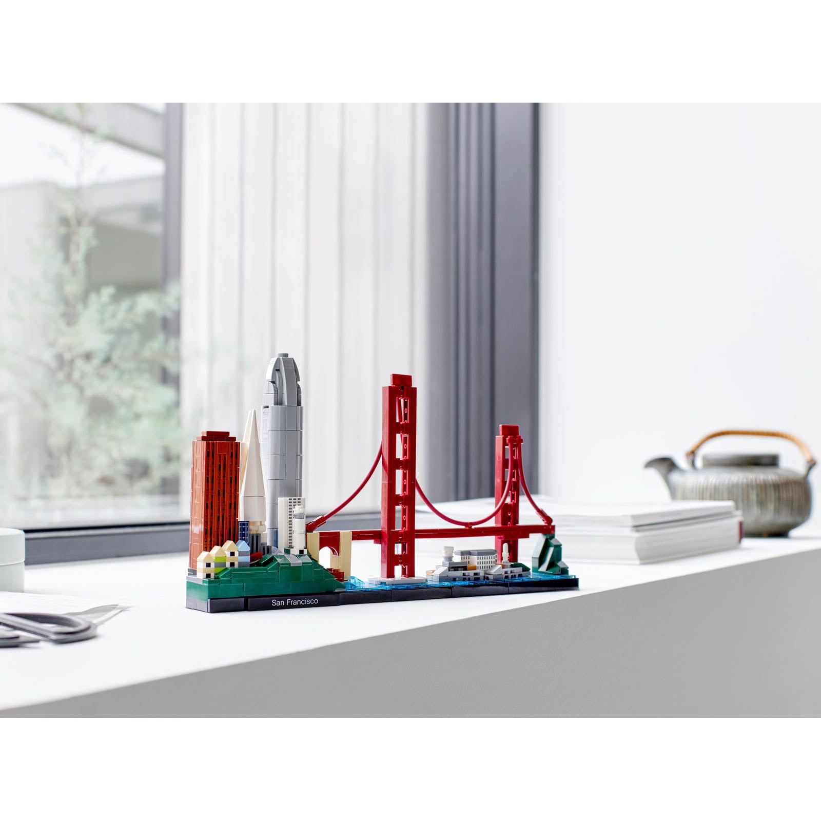 LEGO Architecture 21043 San Francisco Skyline Model 565 Piece Block Building Set