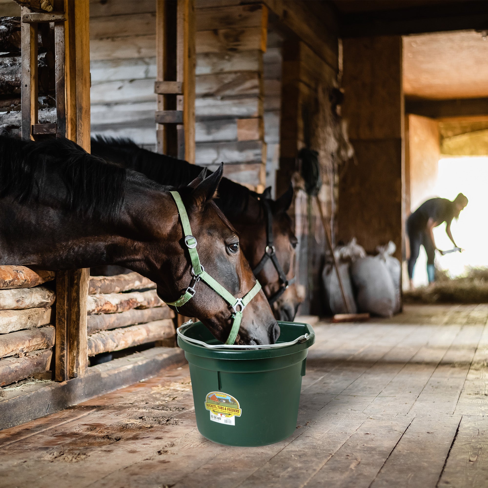 Little Giant Heavy Duty 22 Quart Flat Back Plastic Bucket w/ Metal Handle, Green - VMInnovations