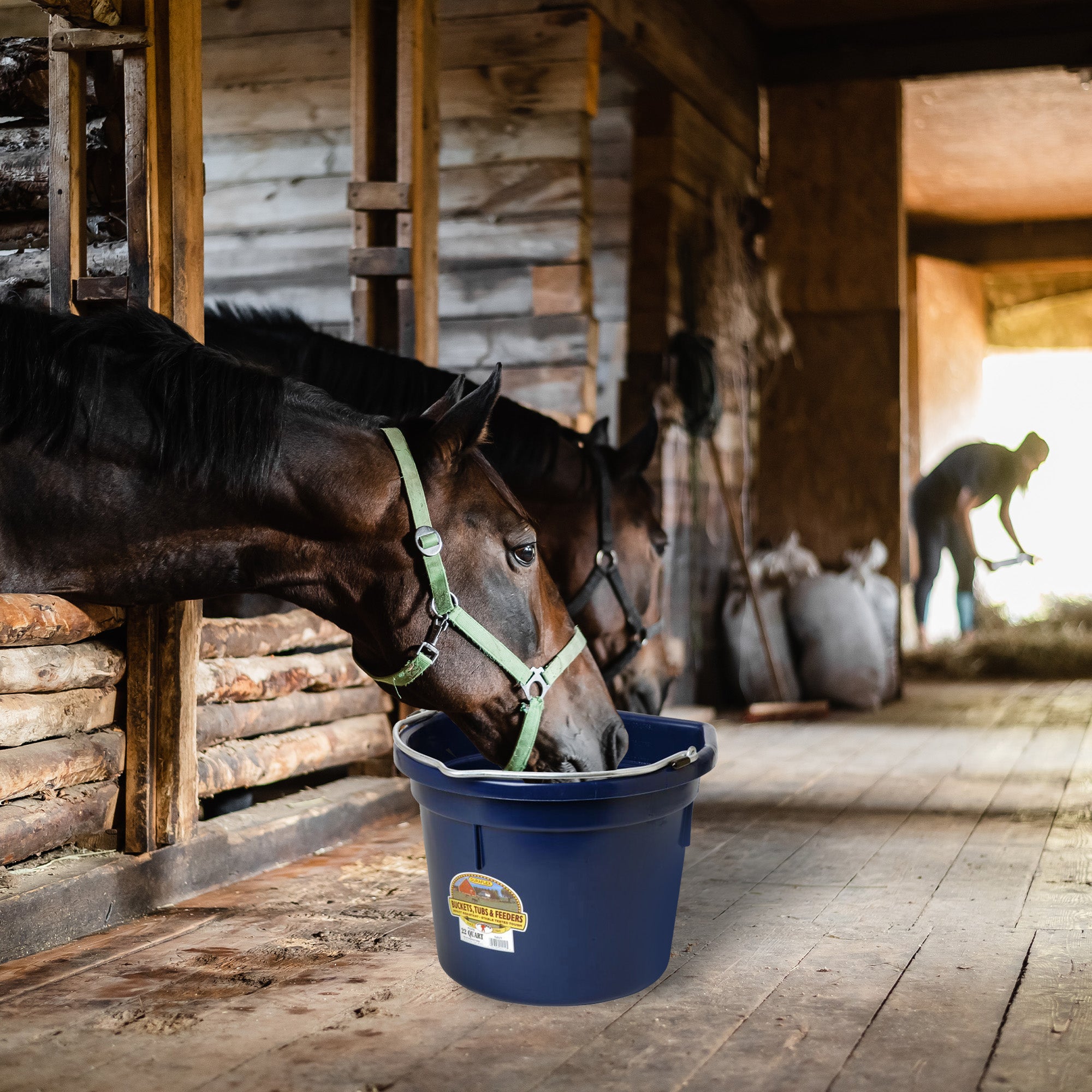 Little Giant Heavy Duty 22 Quart Flat Back Plastic Bucket w/ Metal Handle, Navy - VMInnovations