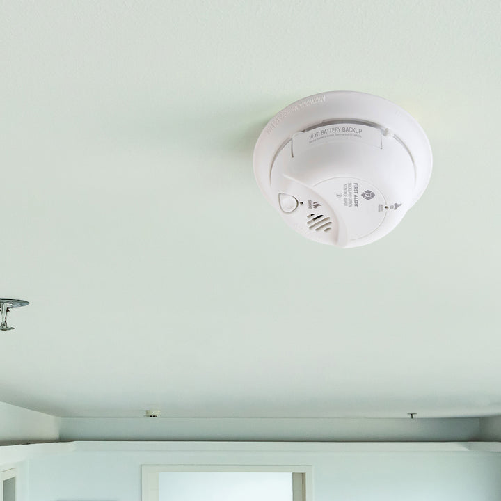 First Alert Smoke & Carbon Monoxide Alarm Detector w/9 Volt Battery, White(Used) - VMInnovations