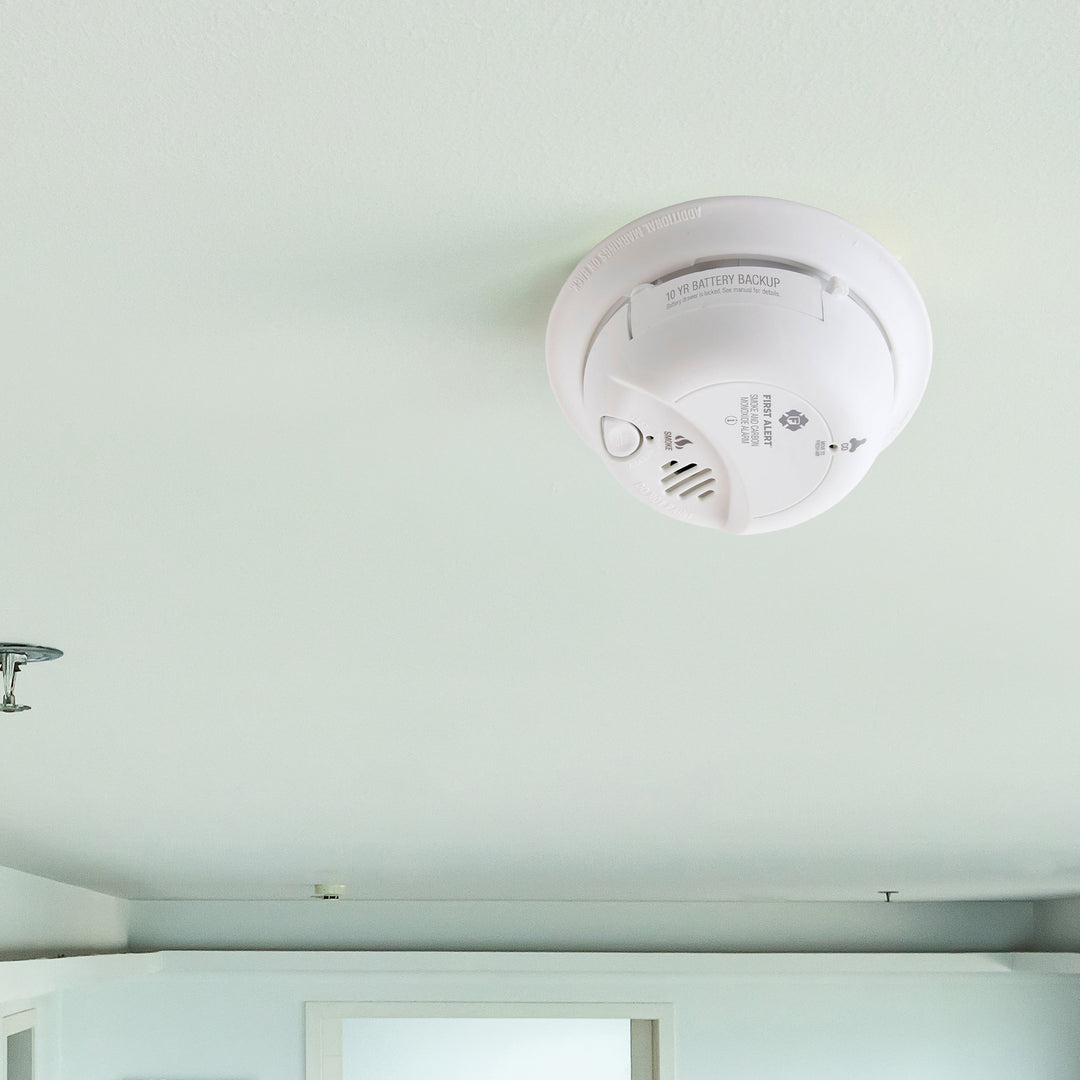 First Alert Smoke and Carbon Monoxide Alarm Detector with 9 Volt Battery, White - VMInnovations