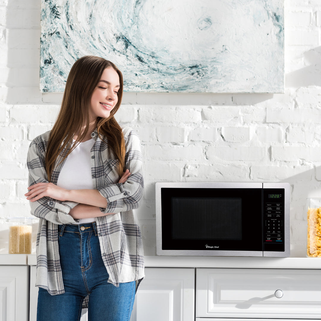 Magic Chef 900 Watt 0.9 Cubic Ft Digital Countertop Microwave, Silver (Open Box) - VMInnovations