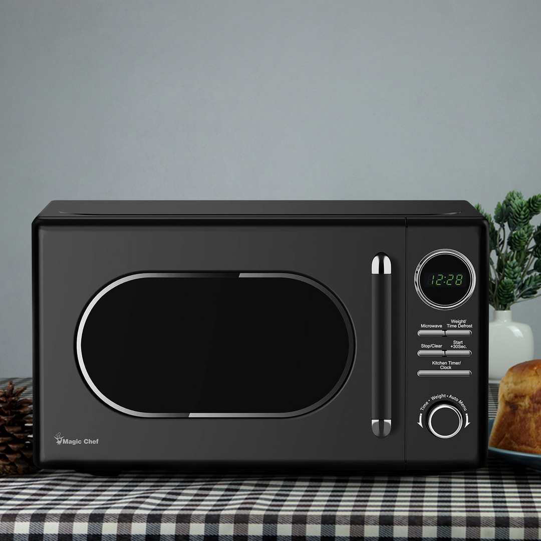 Magic Chef 0.7 Cubic Feet 700 Watt Classic Retro Microwave, Black (Used)