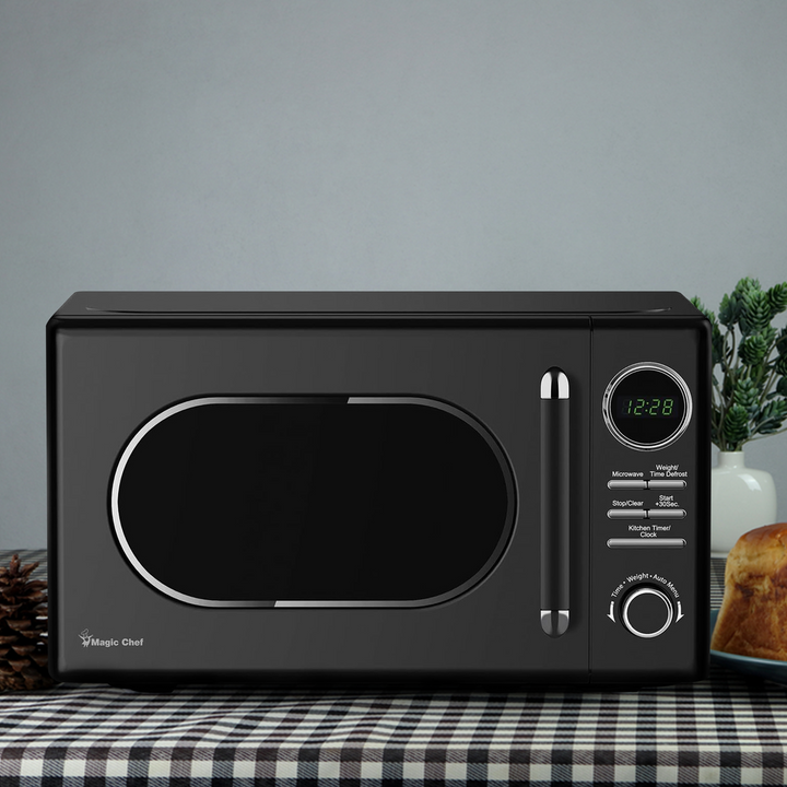 Magic Chef 0.7 Cubic Feet 700 Watt Classic Retro Microwave, Black (Used)