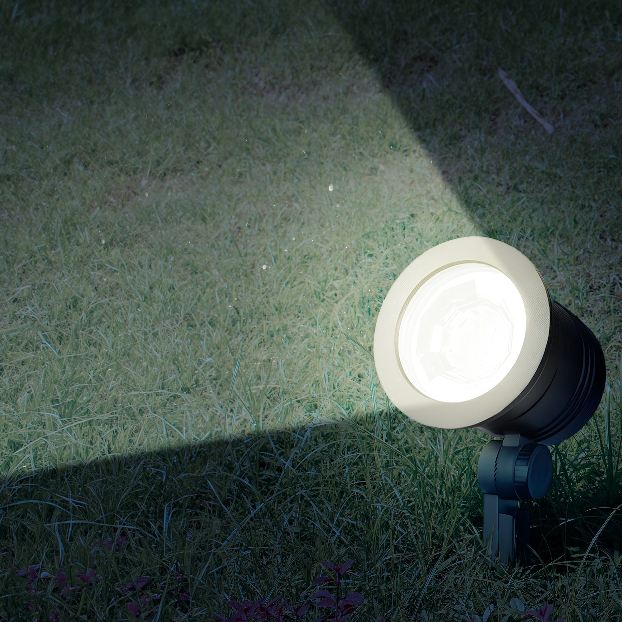 Fusion LED Spotlight Metal Outdoor Light w/ 1000 Lumens, Black (Used) - VMInnovations