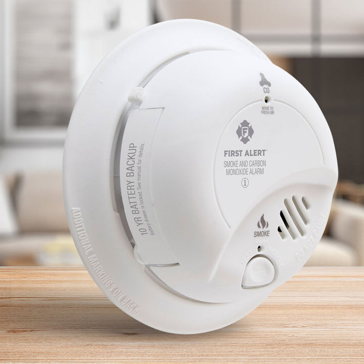 First Alert Smoke & Carbon Monoxide Alarm Detector w/9 Volt Battery, White(Used)