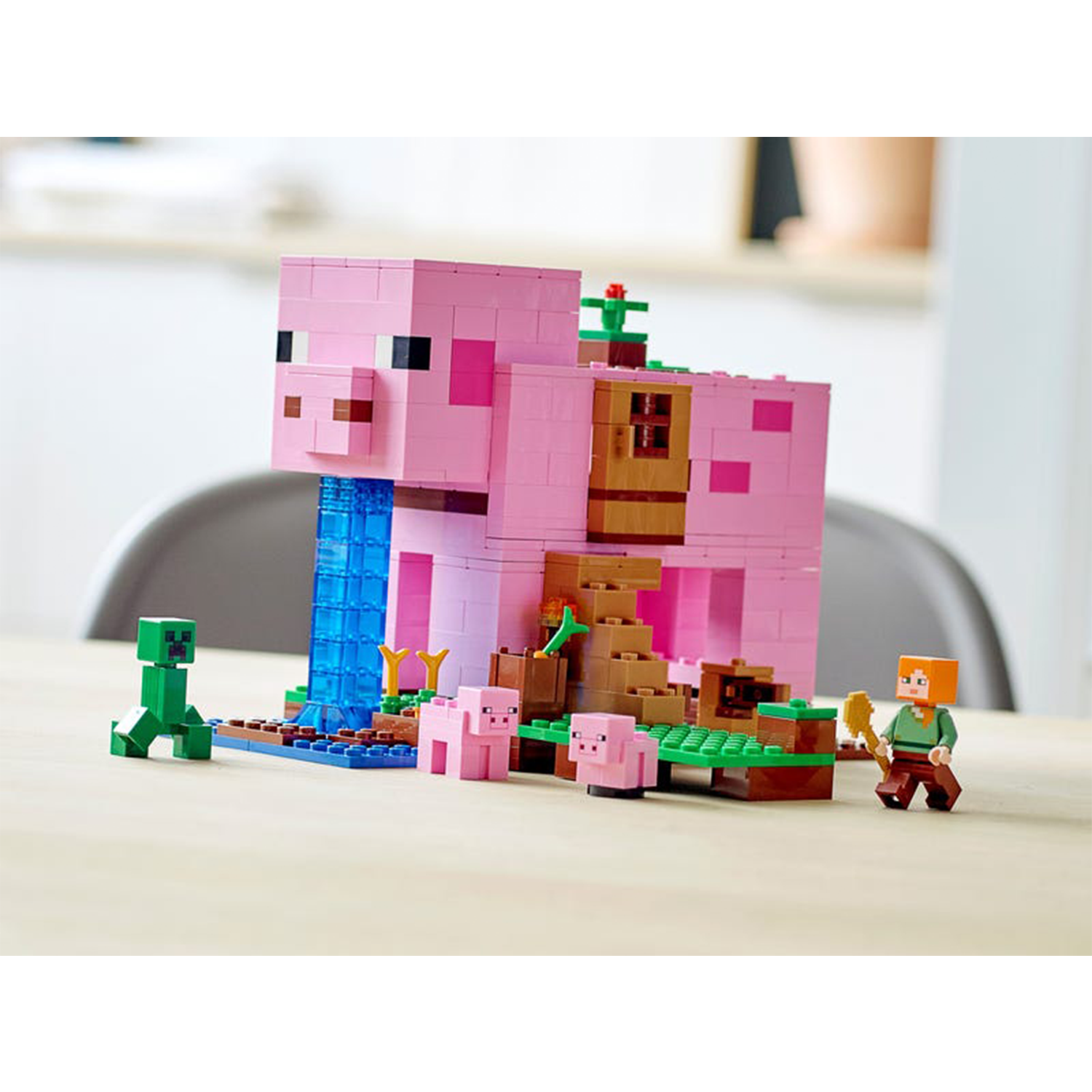 LEGO Minecraft The Pig House Kid's Building Kit Playset (490 Pieces)