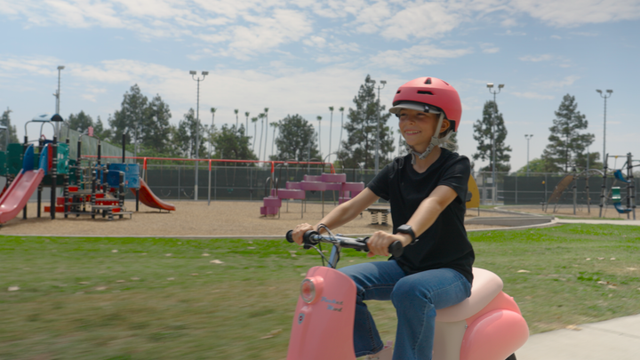Razor Pocket Mod Miniature Euro-Style Electric Scooter for Ages 8+, Capri - Pink