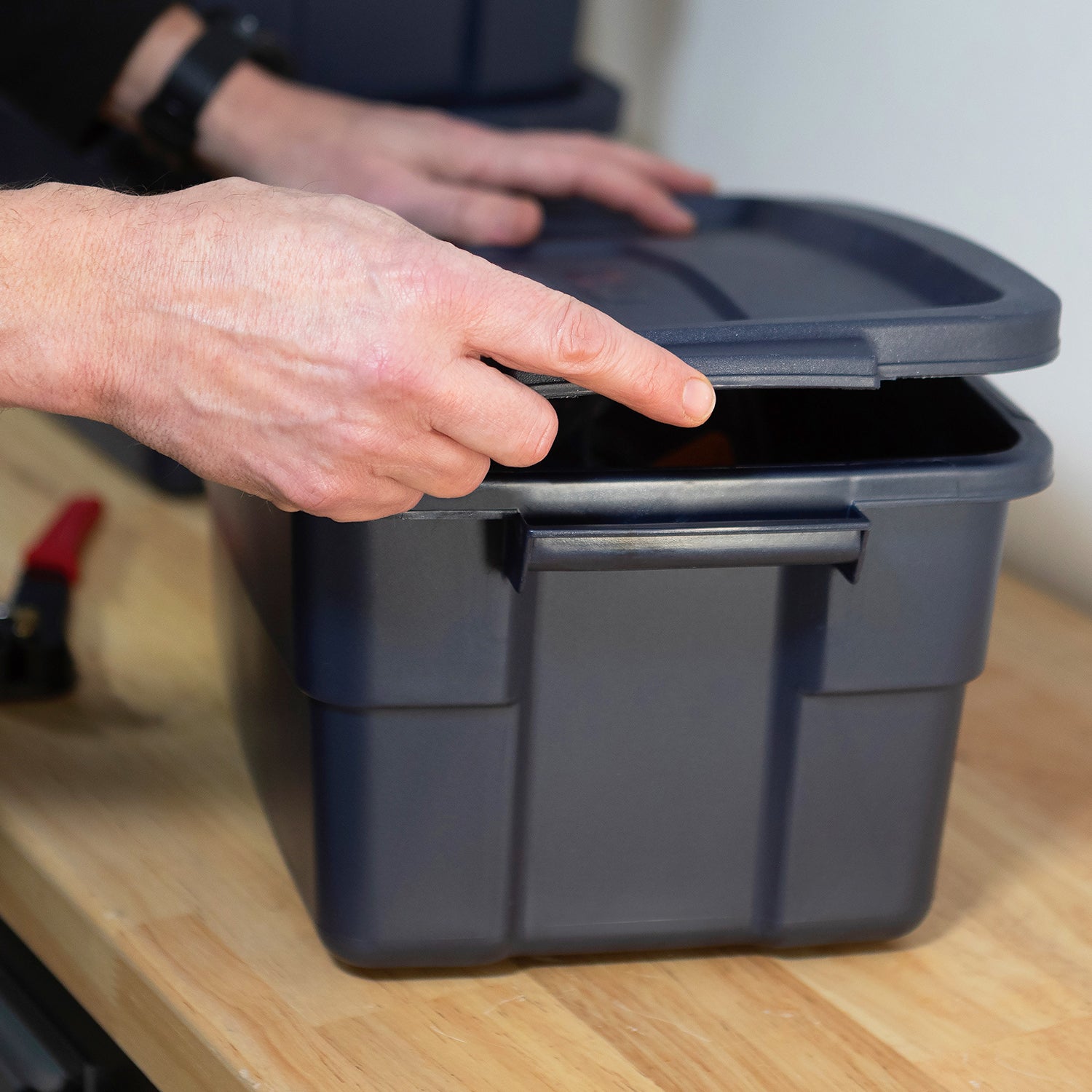 Rubbermaid 10 Gallon Stackable Storage Container, Dark Indigo Metallic (16 Pack)