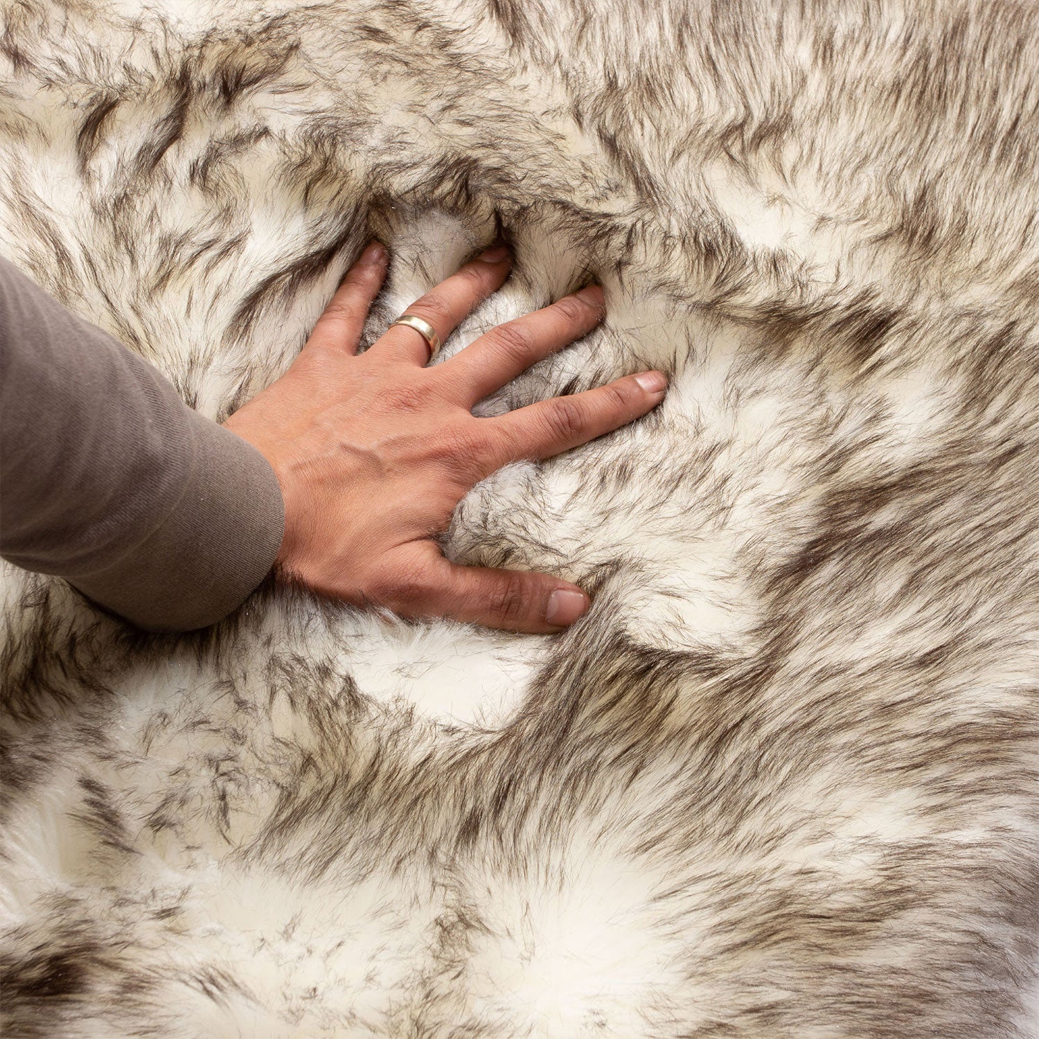 Super Area Rugs Super Soft and Warm Faux Fur 4 x 6 Foot Decorative Shag Area Rug