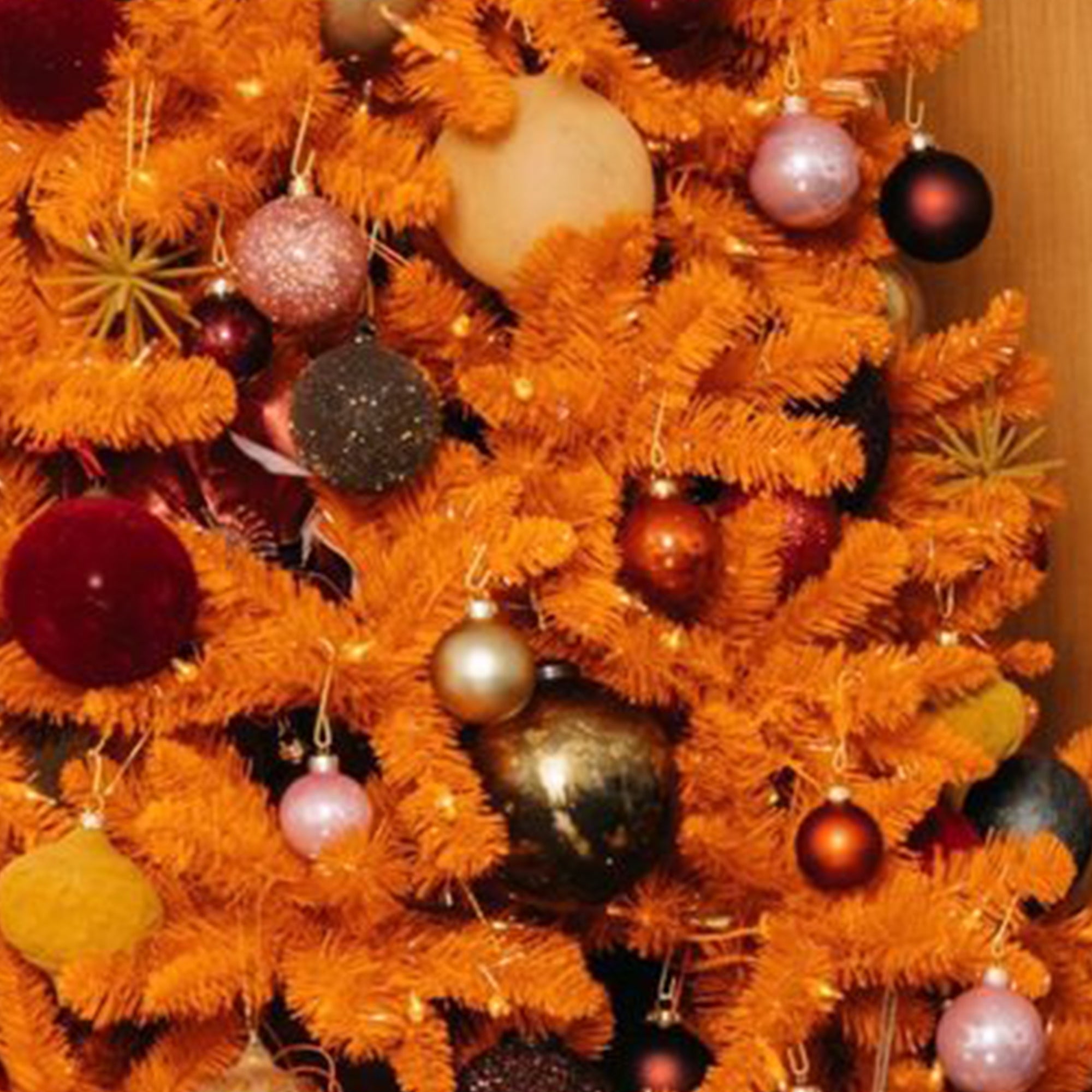 Treetopia 100% Orange 5ft Prelit LED Full Christmas Tree w/Stand(Used) - VMInnovations
