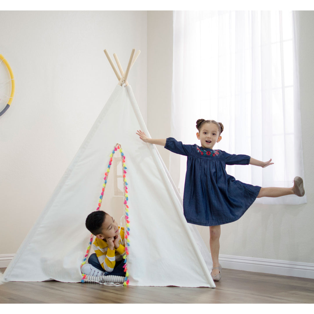 Wonder&Wise Childrens Foldable Canvas Painting Teepee Tent and Markers (Used)