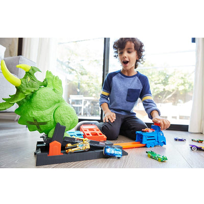 Hot Wheels Ginormous Smashin' Triceratops Adventure Toy Play Set for Ages 4 & Up